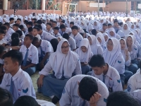 Melihat Dunia dengan Literasi Digital SMA Negeri 1 Bae